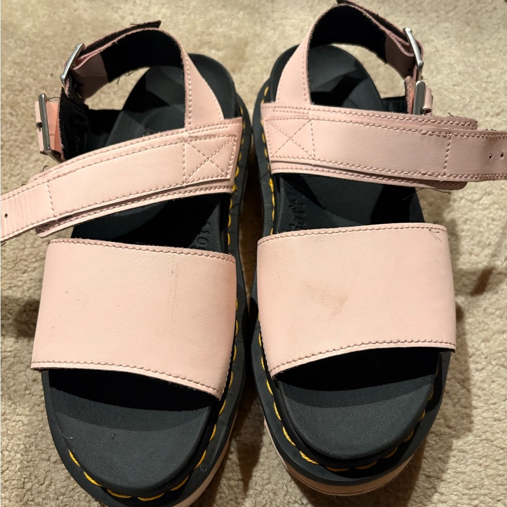 Dr. Martens VOSS II Pink